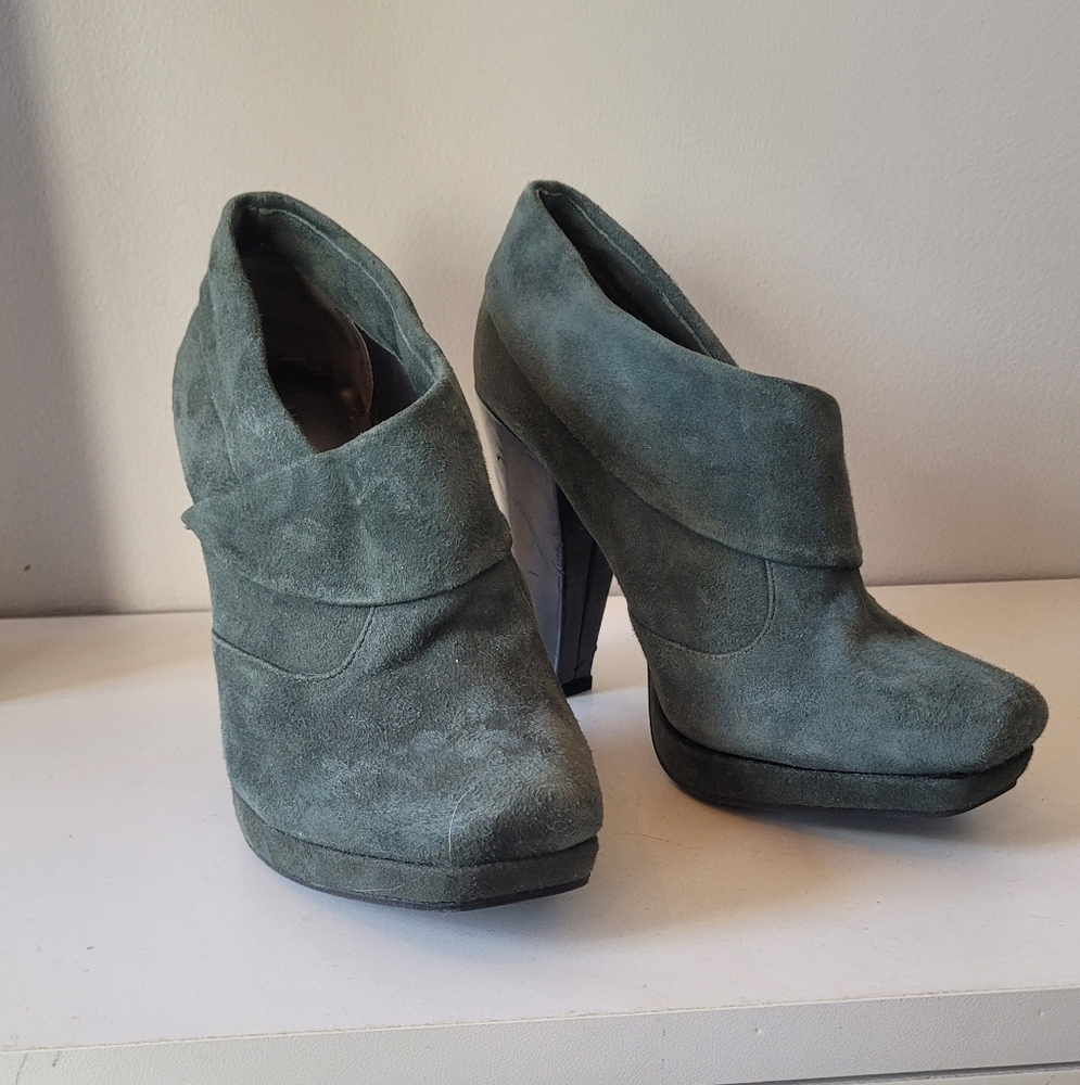 Kenneth Cole Reaction | Bootie | Cold Stir Gray | Suede | size 5